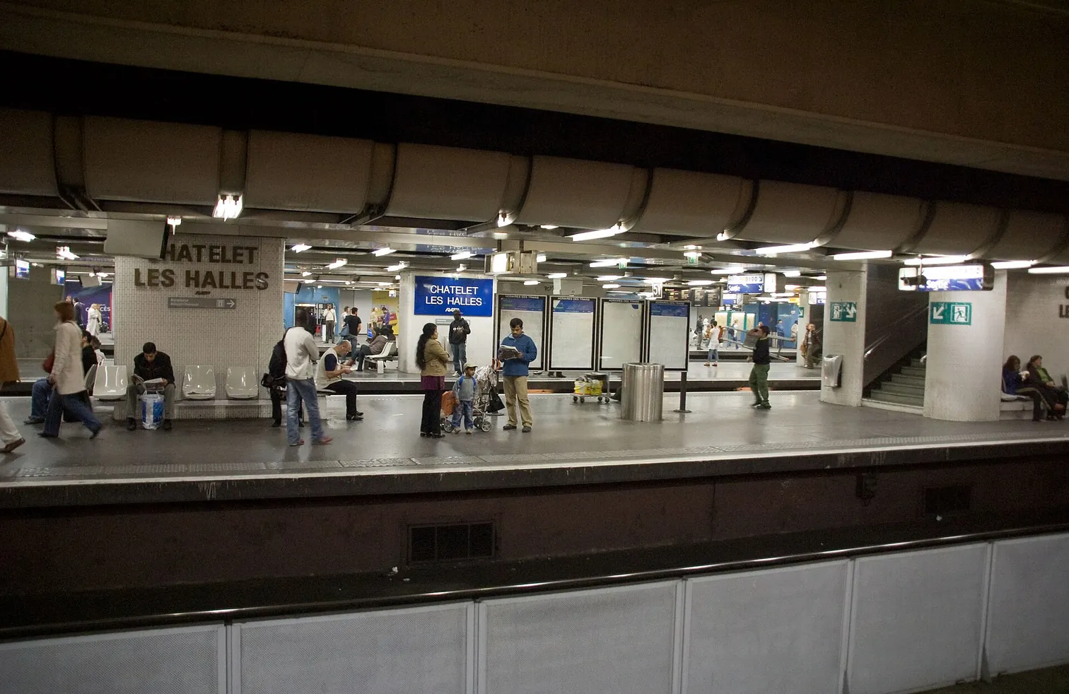 The concourse of Châtelet–Les Halles station