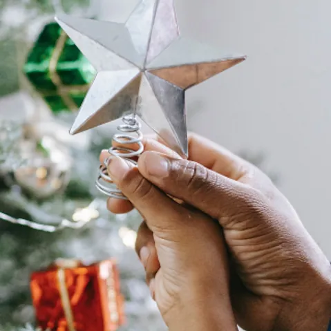 Hands holding a paper star at an association event